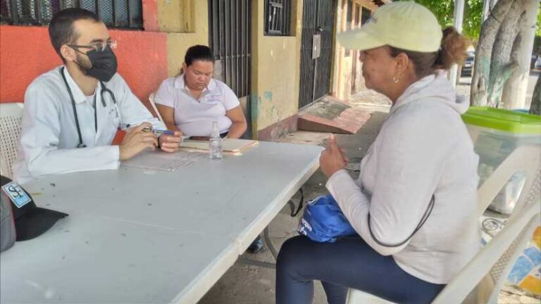 Pobladores de Monseñor Lezcano reciben atención médica