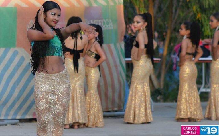 Familias disfrutan de Festival de Danza Caribeña