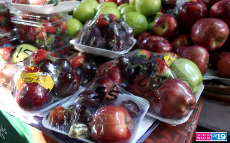 Comerciantes de los mercados anuncian promociones y descuentos