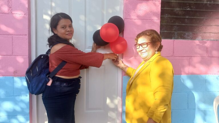 Cinco familias de El Viejo reciben el año con casa nueva