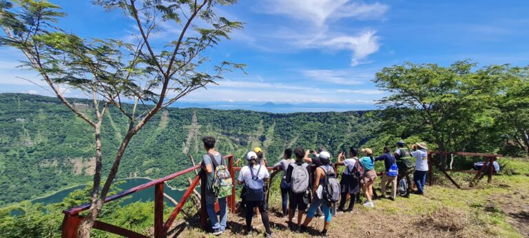 INTUR promueve senderismo en el Volcán Cosigüina