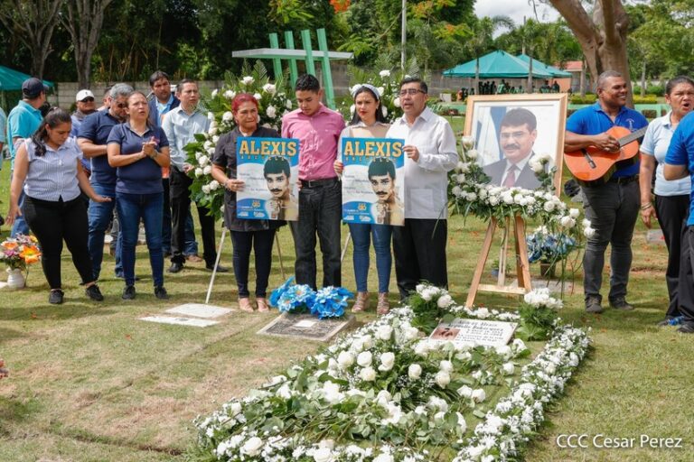 Rinden homenaje a Alexis Argüello en el 14 aniversario de su partida física