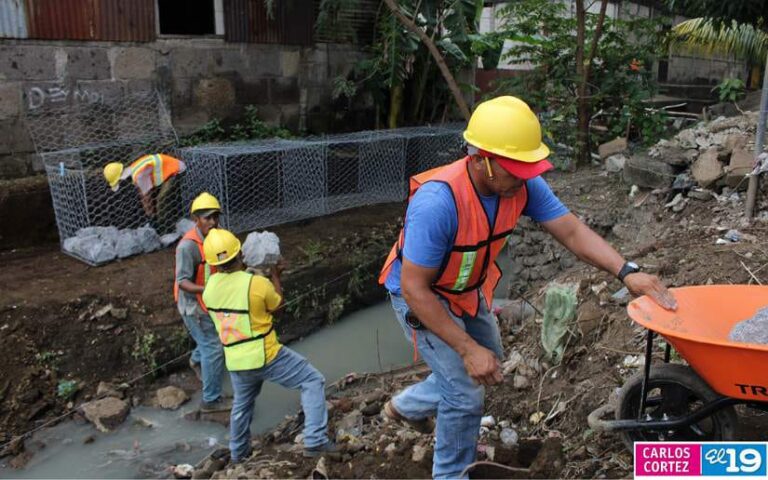 Ejecutan obra para eliminar riesgo de inundaciones en San Sebastián