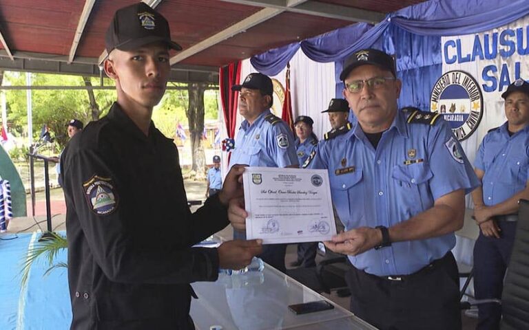 Realizan graduación de cursos de guía canino y directivos penitenciarios