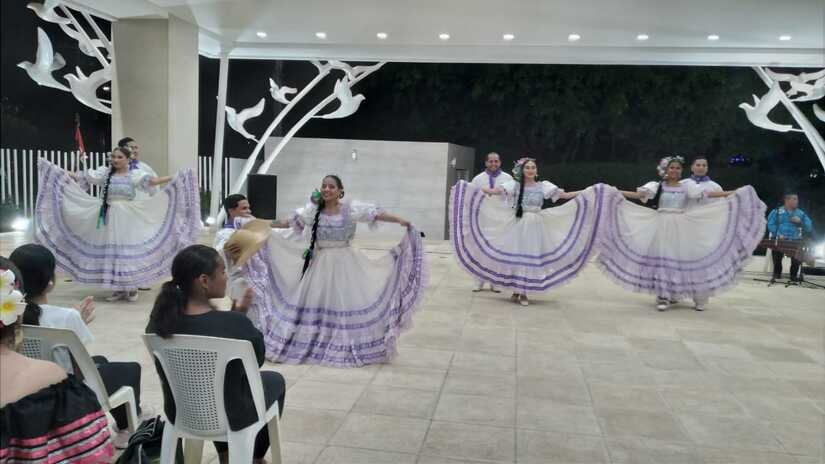 Celebran Fiestas Patrias con una Gala Artística