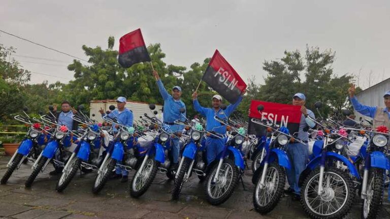 Gobierno Sandinista entrega motos al MINSA
