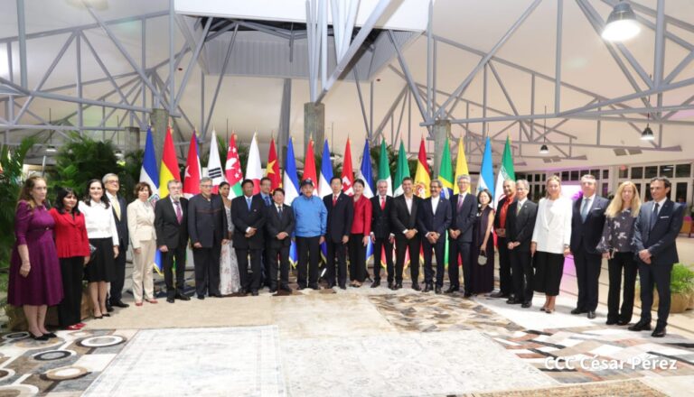 Presidente de Nicaragua recibe en acto dedicado a Rubén Darío las Cartas Credenciales de Embajadores