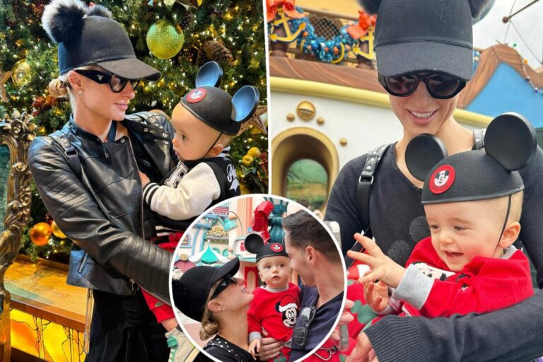 Paris Hilton y su familia en Disneylandia