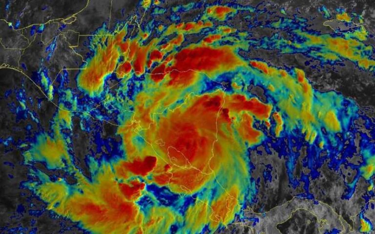 Huracán Julia pierde fuerza en su paso por Nicaragua y se degrada a tormenta tropical