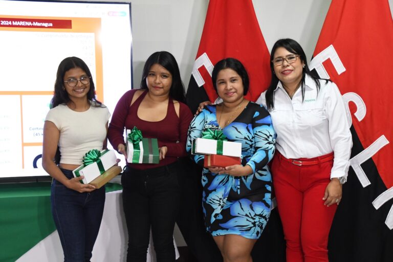 Premian a ganadores del concurso “Demuestra tu amor por los bosques”