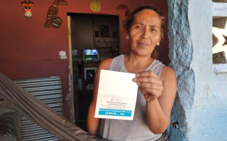 Jornada de vacunación contra el COVID-19 en el barrio Selim Shible 