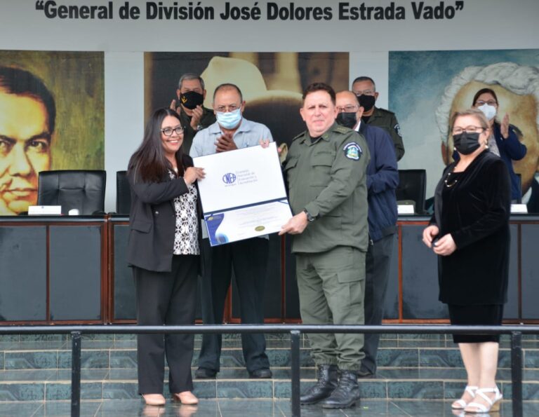Acreditan a la Universidad de Defensa de Nicaragua 4 de Mayo