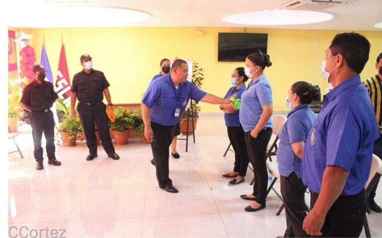 Capacitan a trabajadores para fortalecer la atención al público nicaragüense