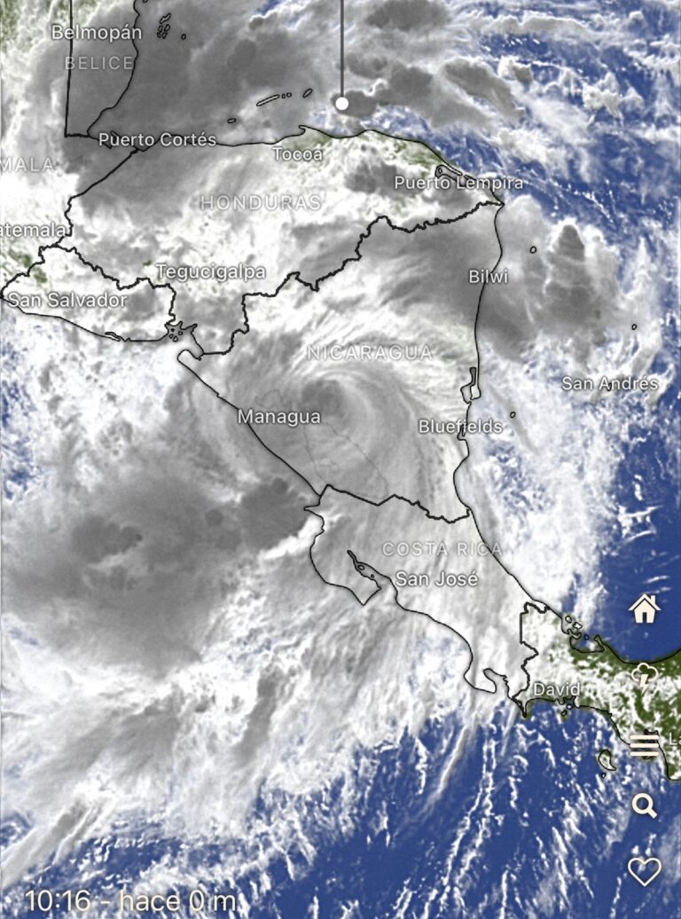 Julia se degrada a Tormenta Tropical y avanza sobre territorio nacional