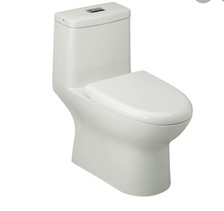 Inodoro más alto del mundo se ubica en Siberia