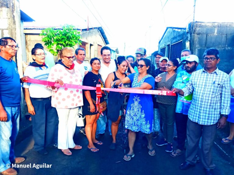 Inauguran 4 calles de asfalto en Villa Santiago en Jinotepe