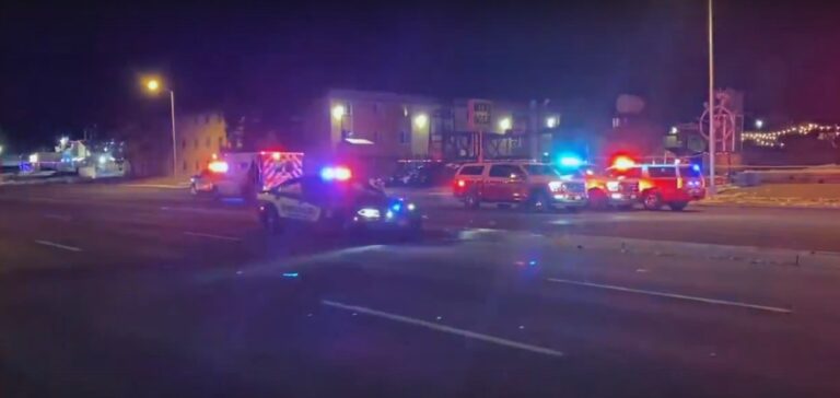 Fallecen 5 personas tras un tiroteo en un club de Colorado