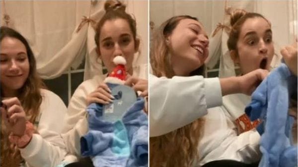 Le regala ropa para perro a su amiga￼