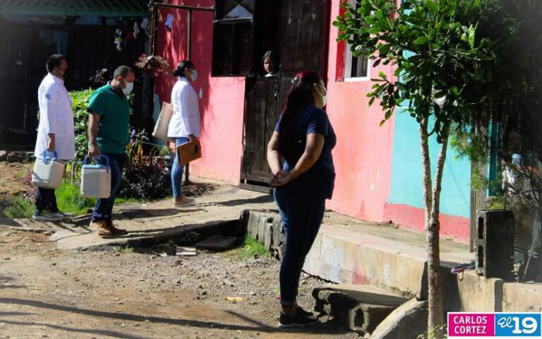 Sigue la vacunación contra la Covid-19 casa a casa