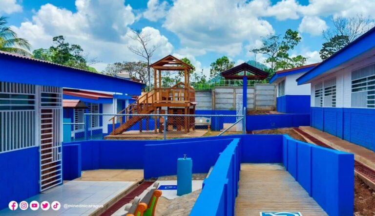 Inauguran Centro Escolar en Muelle de los Bueyes