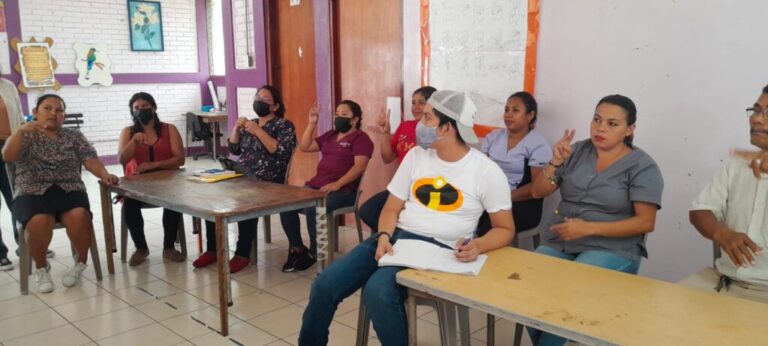 Imparten Taller de Lenguaje de Señas para Padres y Tutores