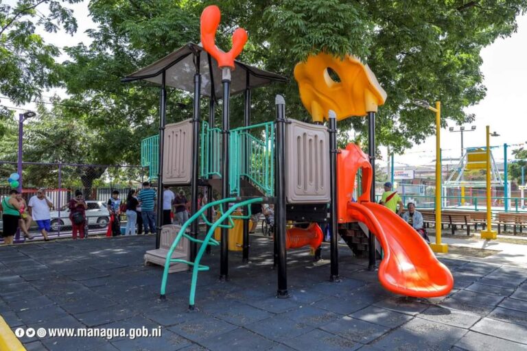 Inauguran la rehabilitación del parque del barrio Primero de Mayo
