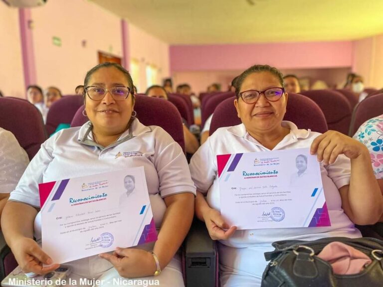 Entregan reconocimientos a mujeres que laboran en el Hospital Regional Santiago de Jinotepe