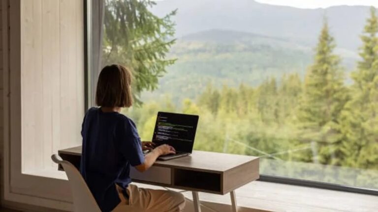 La despiden por no cumplir con su trabajo a distancia