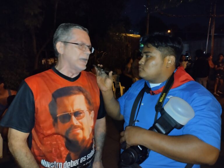 Familias del barrio 22 de Enero celebran en unidad y algarabía la Vigilia 45/19