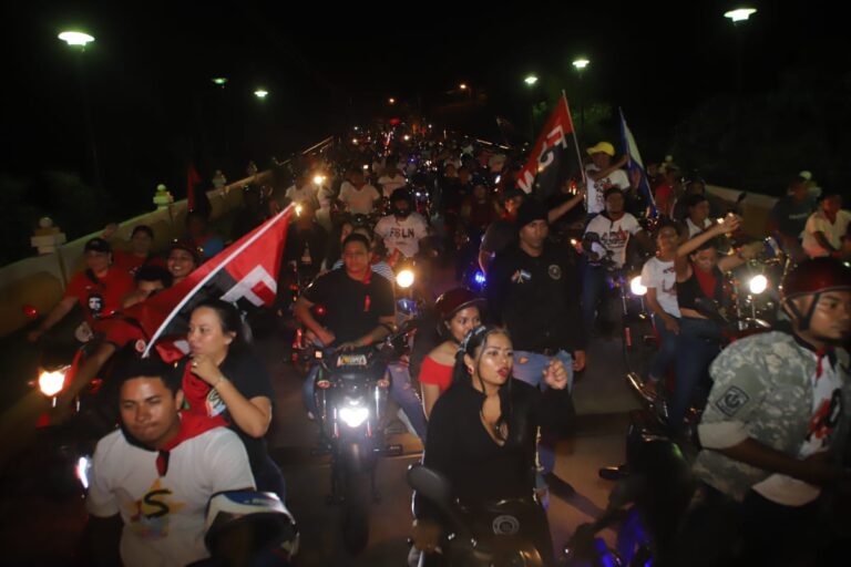 Caravana de motorizados recorre las calles de León