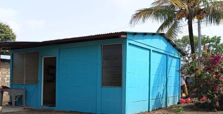 Alcaldía de Jalapa entrega 8 viviendas