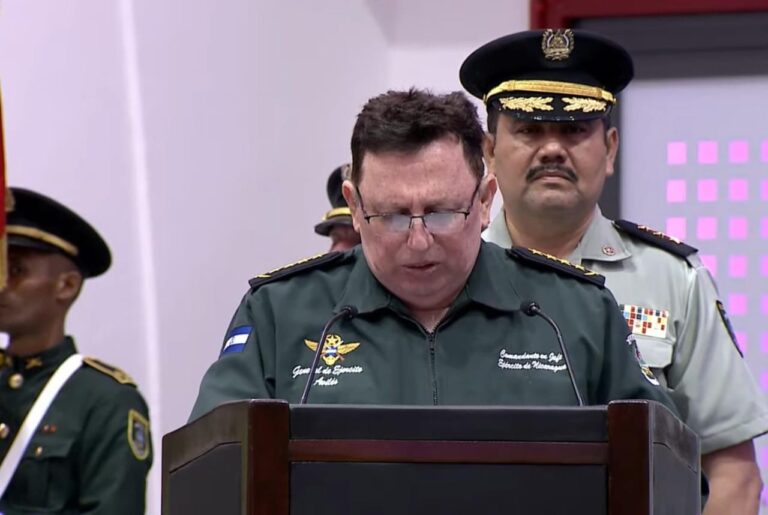 Jefe del Ejército destaca trabajo de la Fuerza Naval en sus 44 años de fundación