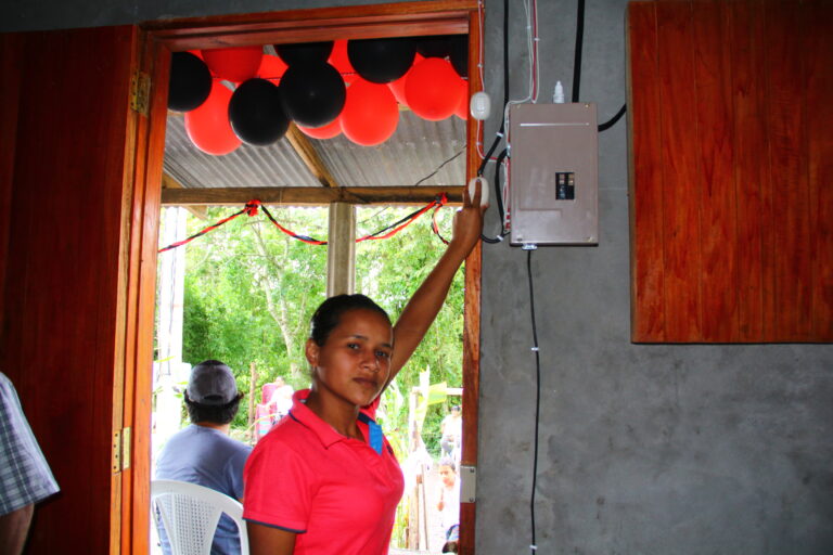 ENATREL inaugura proyecto de electrificación en Wiwilí