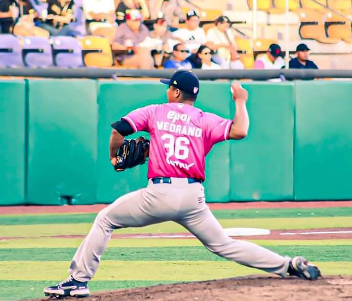 Medrano luce en su debut en la pelota mexicana
