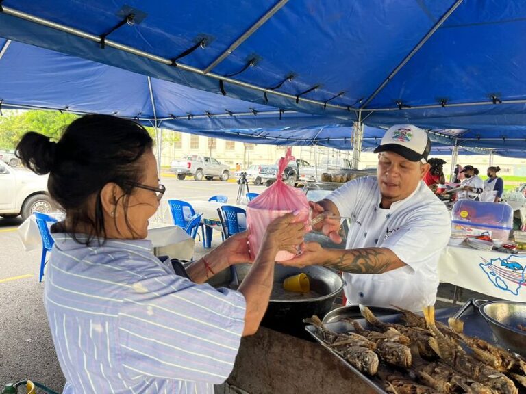 Capitalinos disfrutan de la Feria del Mar