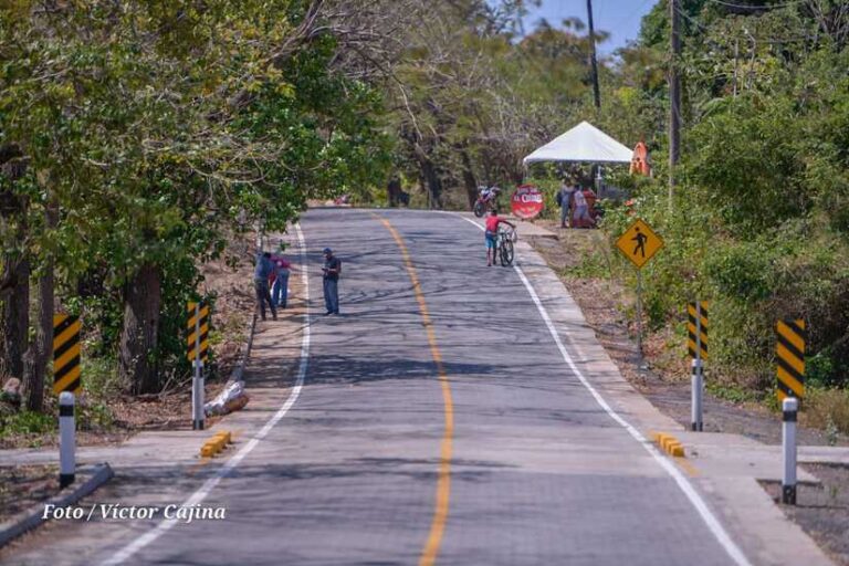 Pobladores de la Isla de Ometepe estrenan carretera