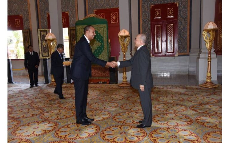 Embajador de Nicaragua presenta credenciales antes su majestad Norodom Sihamoni