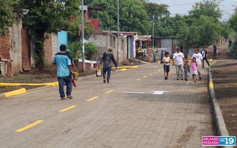 Adoquinan calles de Ciudad Sandino