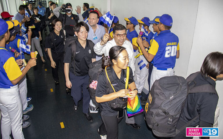 Gobierno de Nicaragua transmite saludo a jugadoras de Béisbol Femenino que llegaron de Japón