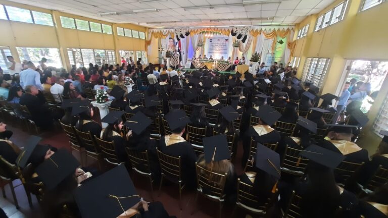 Gradúan a 90 nuevos docentes en Chinandega