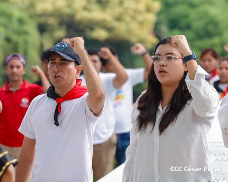 Juventud Sandinista rinde homenaje a héroes de la Revolución