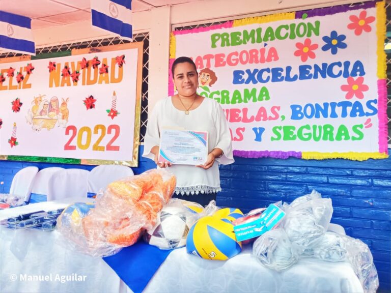 Entregan reconocimiento a Escuela Mario Arana de Jinotepe