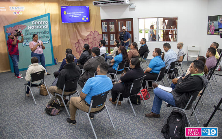 Realizan taller de innovación y creatividad