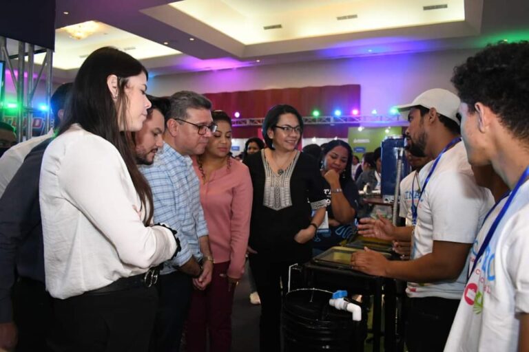 Más de 400 estudiantes y docentes participan en la IV Jornada Nacional de INNOVATEC