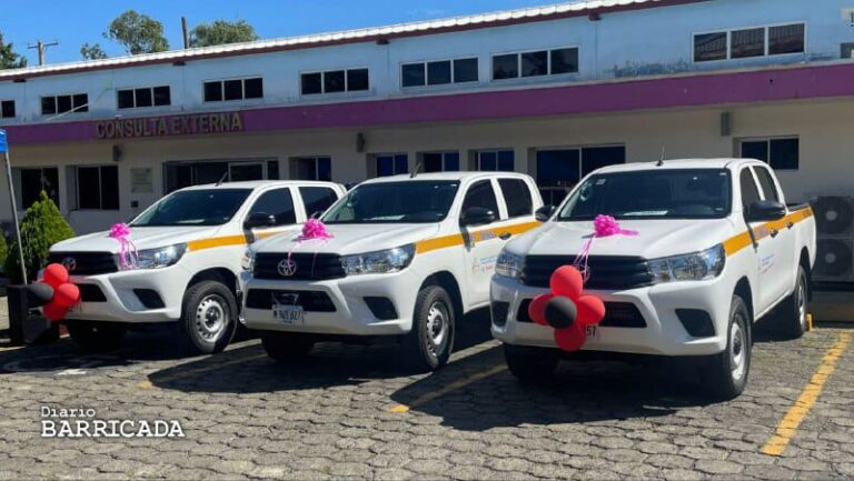 MINSA entrega camionetas a Clínicas Previsionales
