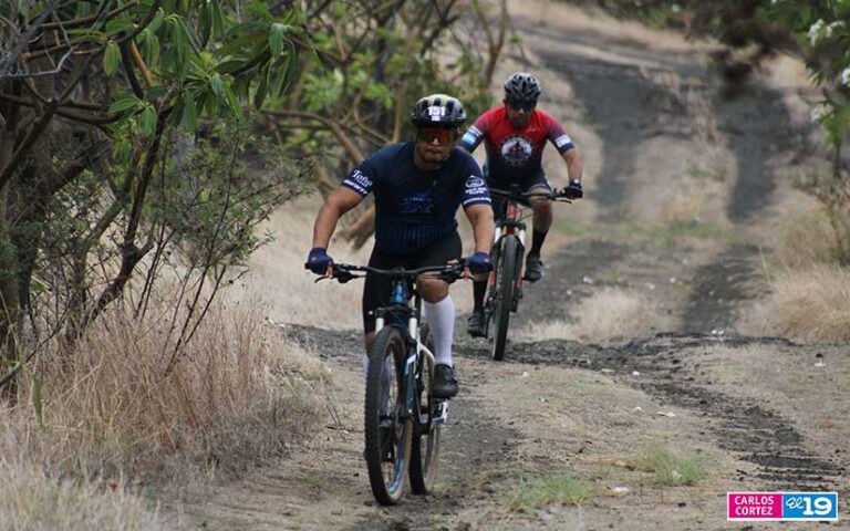 MARENA realiza “Maratón de Fuego” en el volcán Masaya