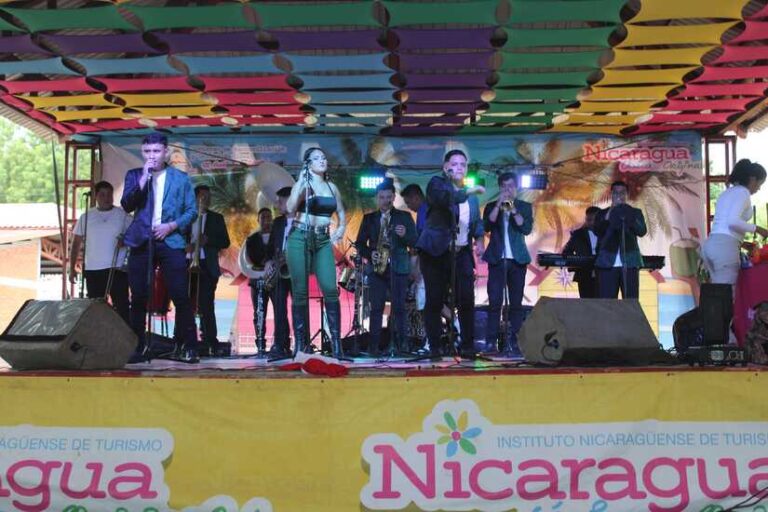 INTUR celebra Elección del Papá Turístico en Mateare