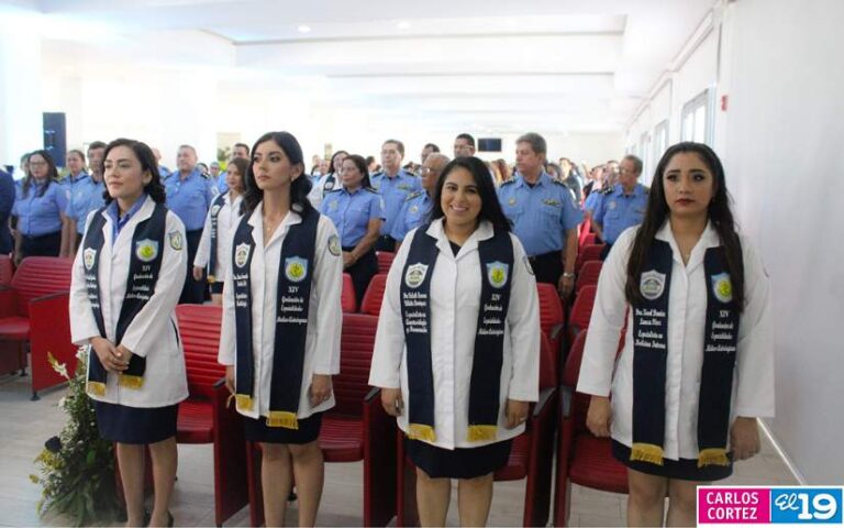 PN realiza décima cuarta graduación de especialidades médicas
