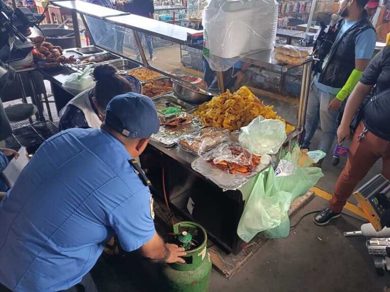Bomberos inspeccionan condiciones de seguridad en el Mercado Israel Lewites