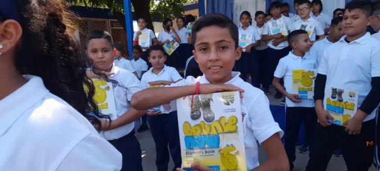 65 mil libros de inglés están siendo distribuidos en las escuelas públicas de Nicaragua
